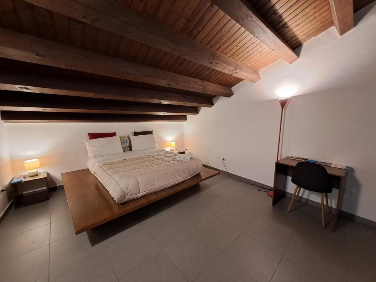 Sopra Moltivolti Guesthouse Палермо Стая снимка