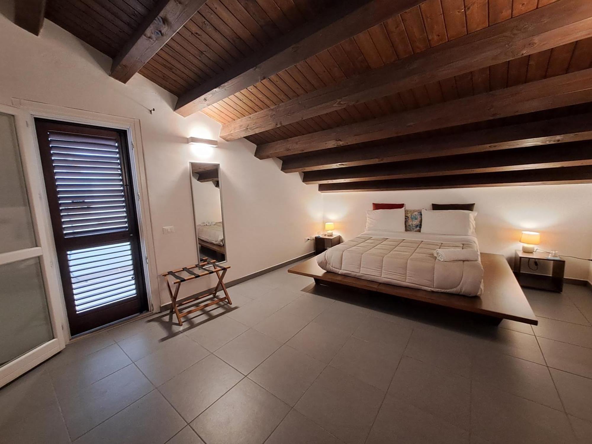 Sopra Moltivolti Guesthouse Палермо Стая снимка